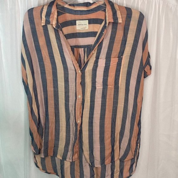 American Eagle Tops - American Eagle vertical striped button up, size Medium
